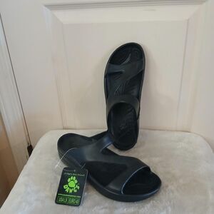 NWT Black DAWGS Slide On Z-Sandals Ladies 9 Classic Basic Minimalist Gorpcore